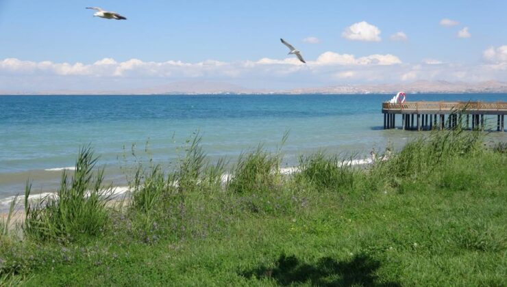 Van Gölü, yağışlarla su seviyesini korudu
