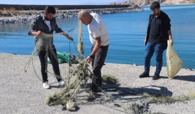 Van Gölü’ndeki hayalet ağlar dalgıçlar tarafından temizleniyor