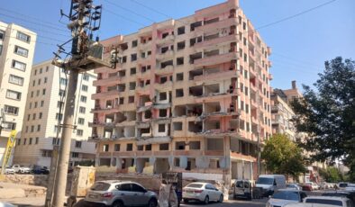 Karaşin Apartmanı Yıkıma Hazırlanıyor