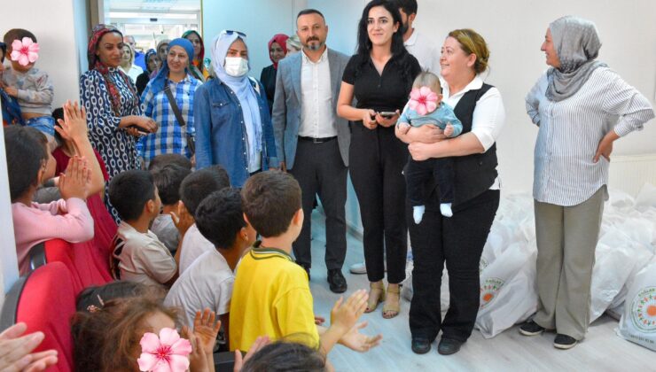 Bağlar’da öğrencilere çanta ve kırtasiye desteği sağlandı