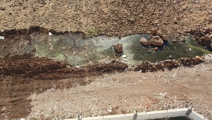Talaytepe Mahallesi’nde patlayan kanalizasyon borusu aylardır onarılmayı bekliyor