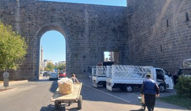 Urfa Kapı’da yaya girişine pikap engeli