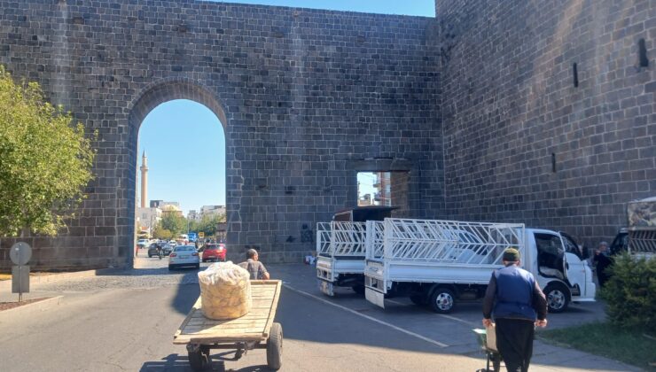 Urfa Kapı’da yaya girişine pikap engeli