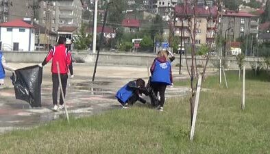 Yüksekova’da çevre temizliği için gönüllüler sahaya çıktı