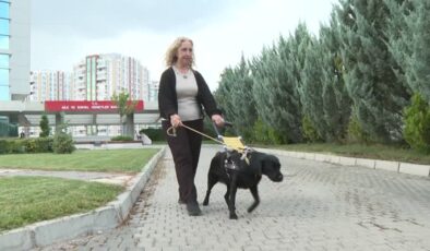 Görme engelli Huri Kaşıkçı, rehber köpeğiyle hayallerini gerçekleştirdi