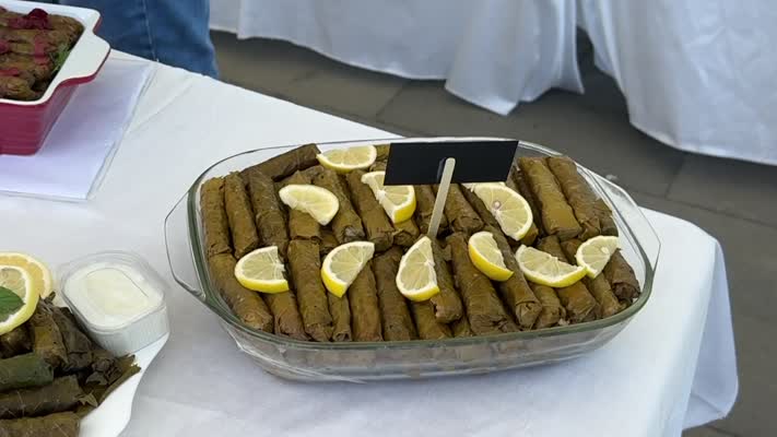 Zeytinyağlı sarma yarışması nefes kesti