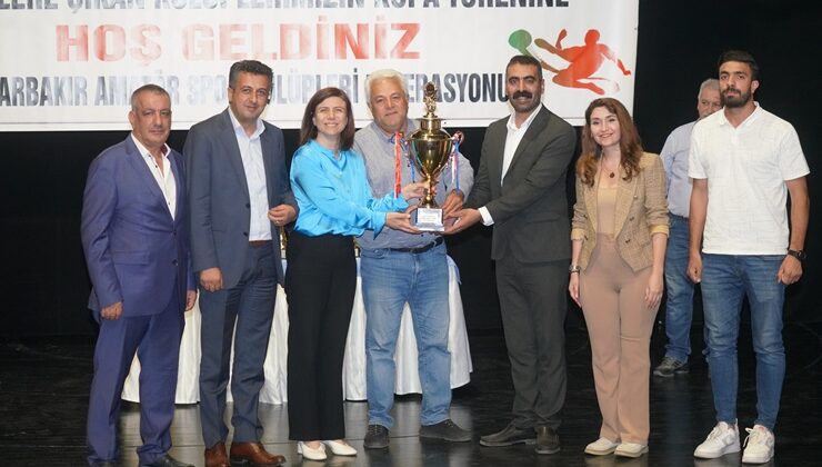 Eş Başkanlar, amatör spor kulüplerinin kupa törenine katıldı