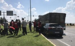 Batman’da otomobil kamyonun altına girdi