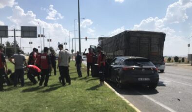 Batman’da otomobil kamyonun altına girdi