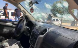 Çıkan kavgada araca sopalarla zarar verildi, şüpheliler aranıyor