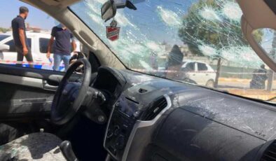 Çıkan kavgada araca sopalarla zarar verildi, şüpheliler aranıyor