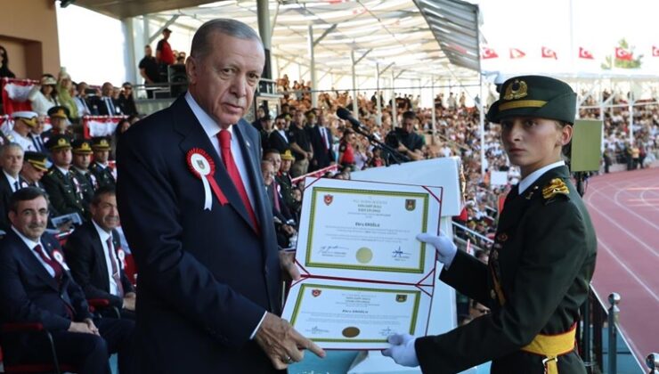 TSK tarihinde ilk: Bu yıl Kara, Hava ve Deniz Harp Okullarının birincileri kadın teğmenler oldu