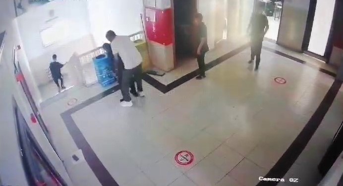 Kahraman öğretmen heimlich manevrasıyla hayat kurtardı