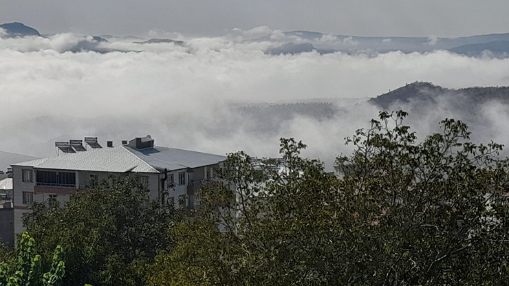 Kulp ilçesinde sabah saatlerinde sis etkili oldu
