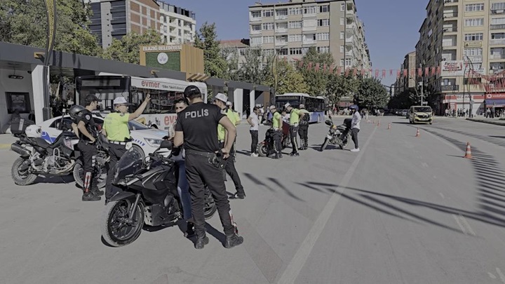 Elazığ’da motosikletlilere sıkı denetim