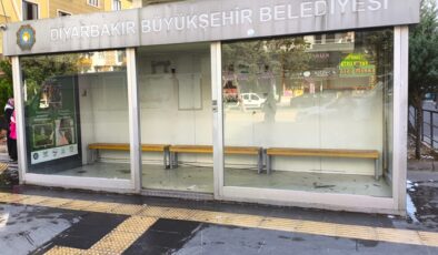 Otobüs durakları onarılıp temizlendi