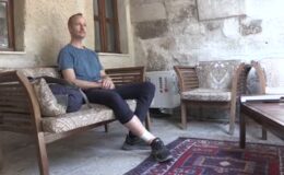 Sahipsiz köpeğin saldırdığı turist yaralandı