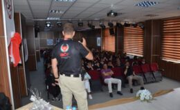 Polisten öğrencilere terör bilgilendirmesi