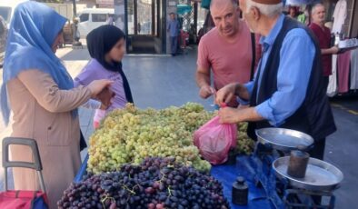 Ağustos Sıcağının Olgunlaştırdığı Üzümler Tezgahlarda Yerini Aldı