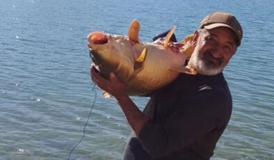 Amatör balıkçı 20 kiloluk sazan yakaladı