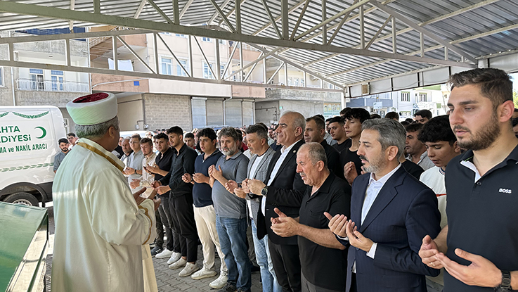Çalışma ve Sosyal Güvenlik Bakan Yardımcısı Aydın, Adıyaman’da cenaze törenine katıldı
