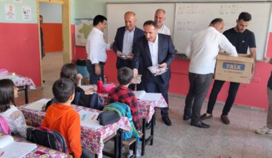 Siirt’te 1400 öğrenciye kırtasiye desteği