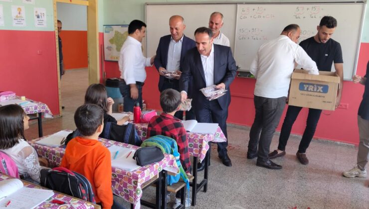 Siirt’te 1400 öğrenciye kırtasiye desteği