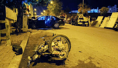 Otomobille çarpışan motosikletin sürücüsü ağır yaralandı