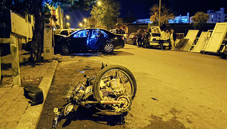 Otomobille çarpışan motosikletin sürücüsü ağır yaralandı