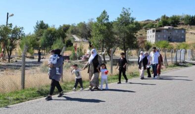 Narin’in mezarına gözyaşlarıyla ziyaret: Anne acısını paylaştı