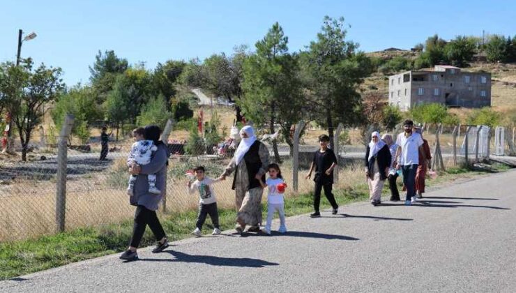 Narin’in mezarına gözyaşlarıyla ziyaret: Anne acısını paylaştı