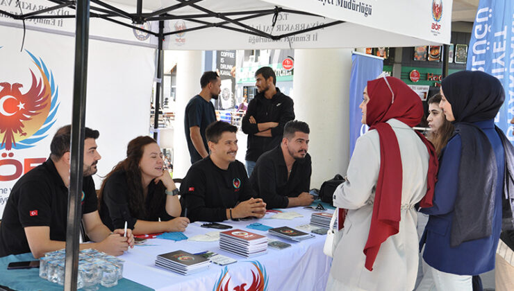 Emniyetten Dicle Üniversitesi’nde öğrencilere yönelik bilgilendirme faaliyeti