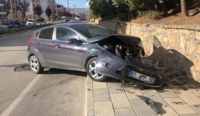 Kontrolden çıkan otomobil kaza yaptı: 1 yaralı