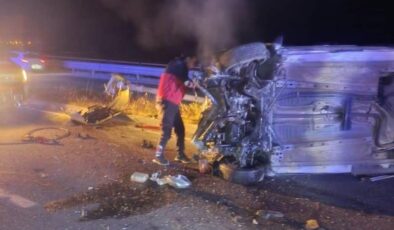 Van’da kontrolden çıkan otomobil devrildi: 5 yaralı