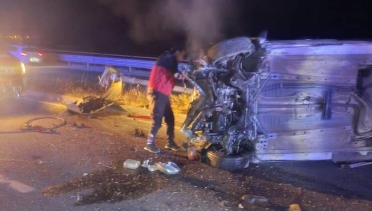 Van’da kontrolden çıkan otomobil devrildi: 5 yaralı