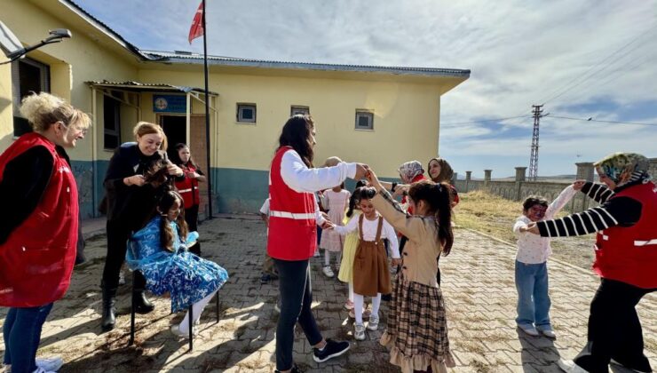 Ağrılı kız çocuklarının kuaför hayali gerçek oldu
