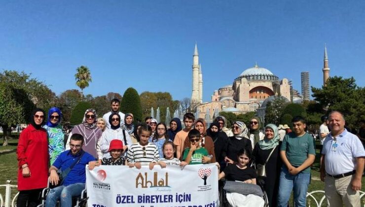 Ahlatlı engelliler İstanbul’un tarihi mekanlarını gezdi