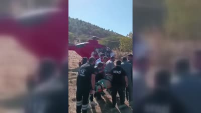 Siirt’te ambulans helikopter, ağaçtan düşen kişi için havalandı
