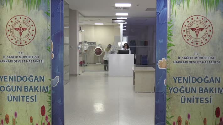 Askeri helikopterle hastaneye yetiştirilen anne, ikiz bebeklerini dünyaya getirdi