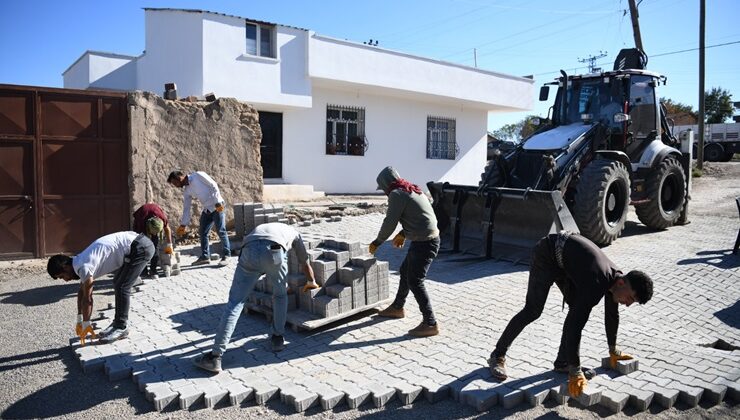 Bismil’de kırsal mahallelerde kilitli parke taş döşeme çalışması