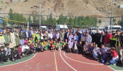Batman’da cinsiyet eşitliği için kız ve erkekler aynı takımda voleybol oynadı