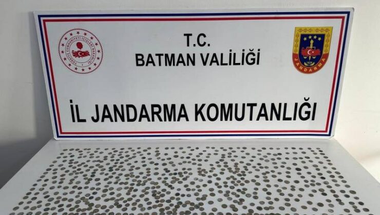 Batman’da tarihi sikkeleri satmaya çalışan 2 kişi yakalandı
