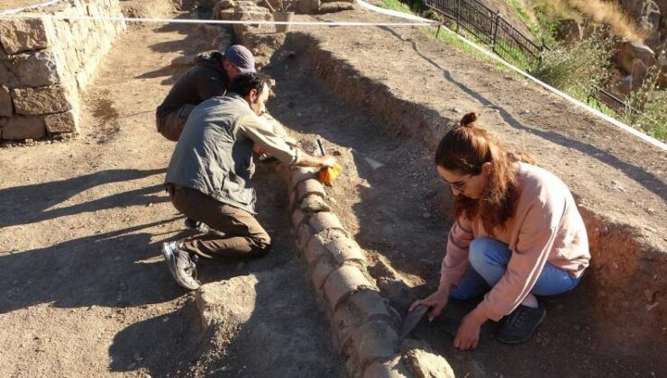 Bitlis Kalesi’nde 500 yıllık su boruları ortaya çıkarıldı