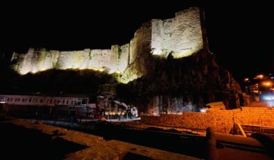 Bitlis Kalesi’nde ışıklandırma projesi başlatıldı