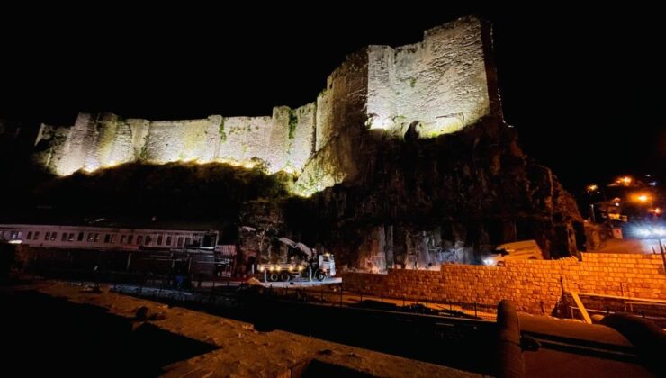 Bitlis Kalesi’nde ışıklandırma projesi başlatıldı