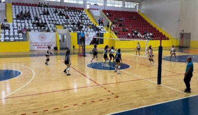 Büyükşehir kadın voleybol takımı lige farklı galibiyetle başladı