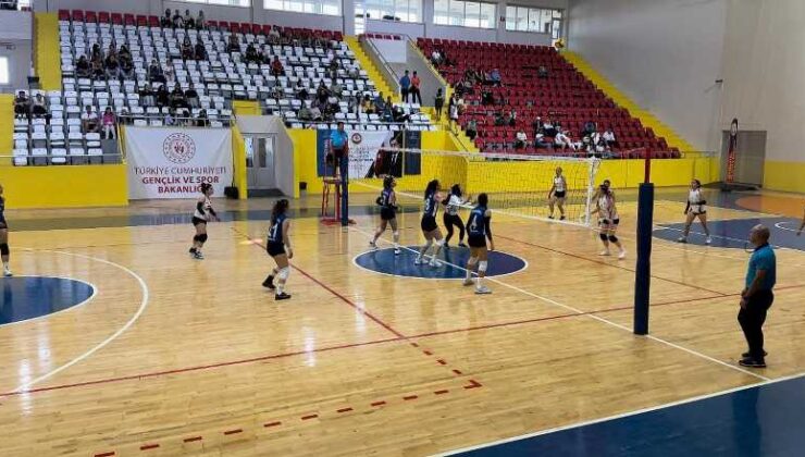 Büyükşehir kadın voleybol takımı lige farklı galibiyetle başladı