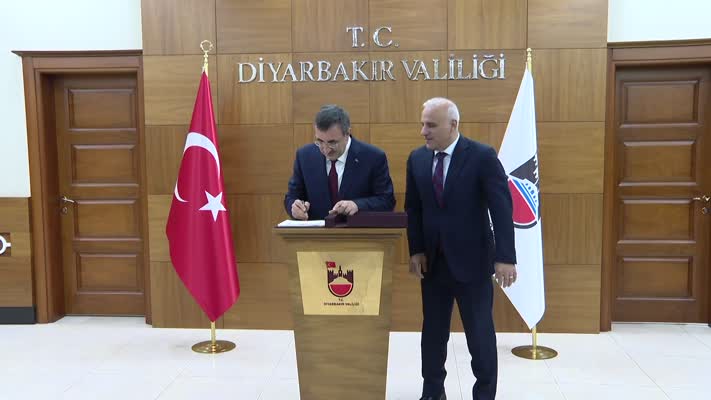 Cumhurbaşkanı Yardımcısı Yılmaz, Diyarbakır Valiliğini ziyaret etti