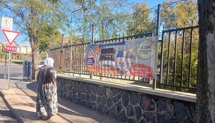 Diyanet, Diyarbakır’da Umre Afişlerini Astı