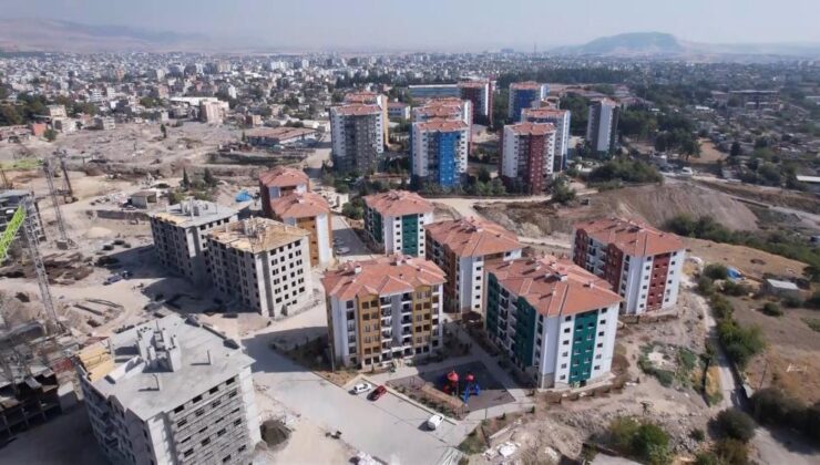 Depremzede Adıyamanlılar kentsel dönüşüm konutlarına taşındı